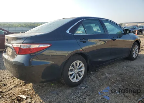 2016 Toyota Camry Le z USA, uszkodzony, nr VIN 4T1BF1FKXGU533669